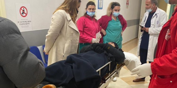 Momenti kur mbërrin në spital alpinisti, deputetja e Artemis Malo: Faleminderit çunave të “Shqiponjave” dhe kujtdo ishte në ndihmë sot