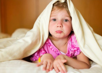 Si ta bëni zgjimin e fëmijës në mëngjes sa më të këndshëm