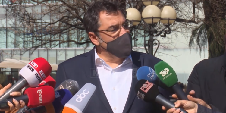 Problemi me kartat ID që s’janë rinovuar, Çuçi: Asnjë shqiptar s’do mbetet pa votuar më 25 prill