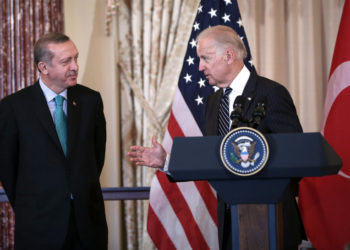 Biden qëndrim të njëjtë me Trump kundrejt Turqisë: Mos mbani sistemin rus S-400