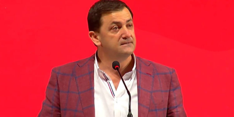 Tavo shfrytëzon për politikë ndarjen nga jeta të pedagogut në Gjirokastër: Siguroni vaksina, lereni propagandën