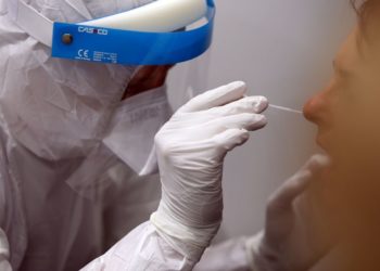 Të shqetësuar për shkak të përhapjes së varianteve të reja me COVID-19, Britania teston gjerësisht popullsinë