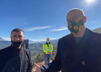 Investimi në Salari, Rama “kritikon” kryebashkiakun e Tepelenës: Ti bën fitore publicitare, por nuk bën shumë publicitet (VIDEO)