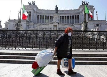 Varianti i ri i Covid-19, Italia shton masat