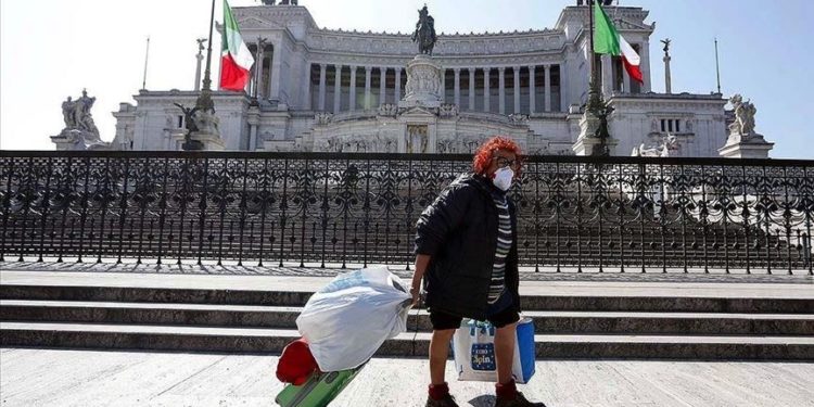 Varianti i ri i Covid-19, Italia shton masat