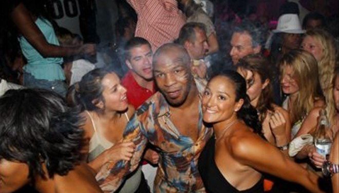 Rrëfimi i Mike Tyson: Femrat më shkatërruan karrierën, shkoja me 4-5 para ndeshjeve