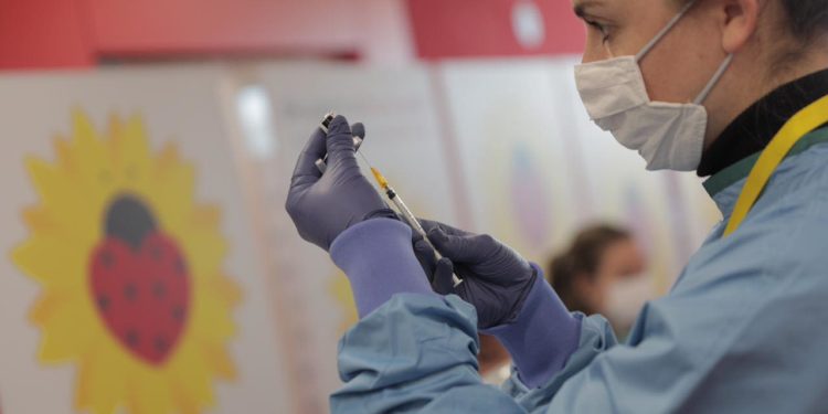 Shqipëria ka rreth 82 mijë të moshuar mbi 80 vjeç! Ja sa vaksina duhen