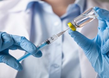 Gjashtë simptomat më të zakonshme pas vaksinimit kundër covidit