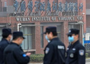 Shkencëtarët e OBSH-së në Kinë: Virusi qarkullonte në Wuhan shumë më parë se të raportohej rasti i parë