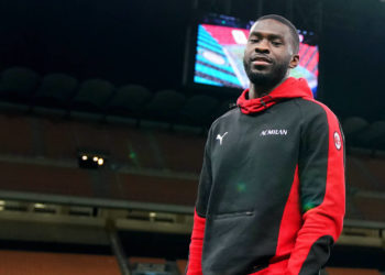 Te Milani mbushesh me krenari, çmenduri kur të lavdëron Maldini! Më pëlqen këtu, Ibra në dhomat e zhveshjes…