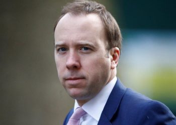 Sekretari britanik i Shëndetësisë: Vaksina e AstraZenecas është e sigurt