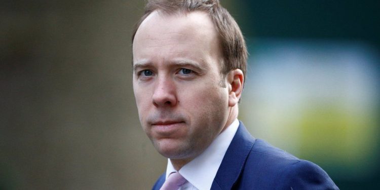 Sekretari britanik i Shëndetësisë: Vaksina e AstraZenecas është e sigurt