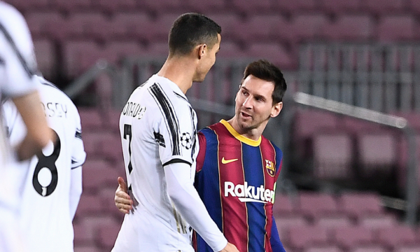 A mundet PSG të blejë Ronaldon dhe Messin?