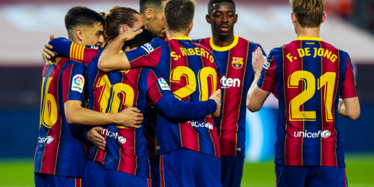 Dest e Mingueza e kanë ulur në stol, Barcelona mendon shitjen e yllit të mbrojtjes