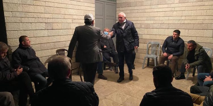 FOTO/ Shihni si i shkel masat antiCovid Tritan Shehu (Për vete është vaksinuar si mjek dhe si pensionist)