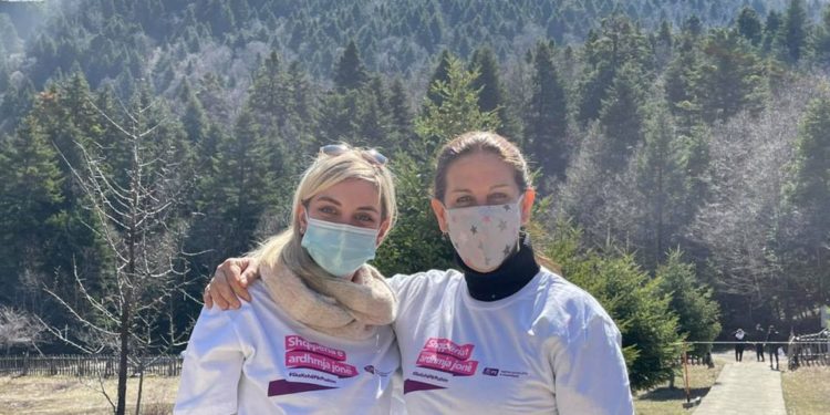 Fushata në Përmet, Kumbaro dhe Adhami mbledhin të rinjtë te Bredhi Hotovës:  S’ka kohë për pushim dhe as duhet të kthehemi prapa (FOTO)