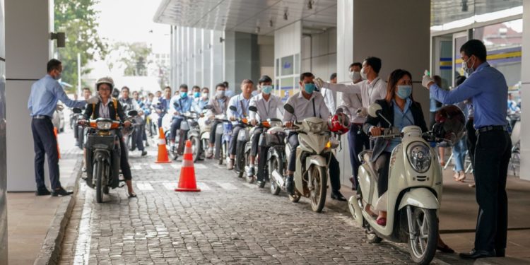 Kamboxhia regjistron viktimën e parë nga Covid-19