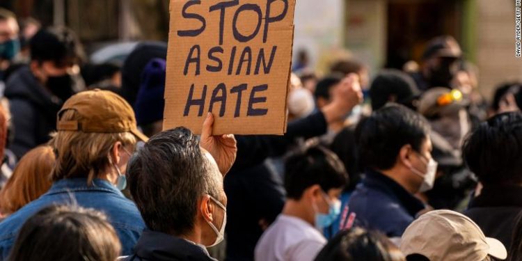 Sulmi në Atlanta, aziatiko-amerikanët dalin të protestojnë