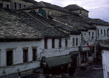 Basha në Gjirokastër, Çuçi i nxjerr pamjet si ishte Pazari kur qeveriste PD (FOTO)