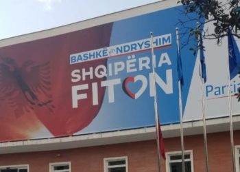 Për nder të Bashkim Finos, PD ul flamurin në gjysmë shtizë