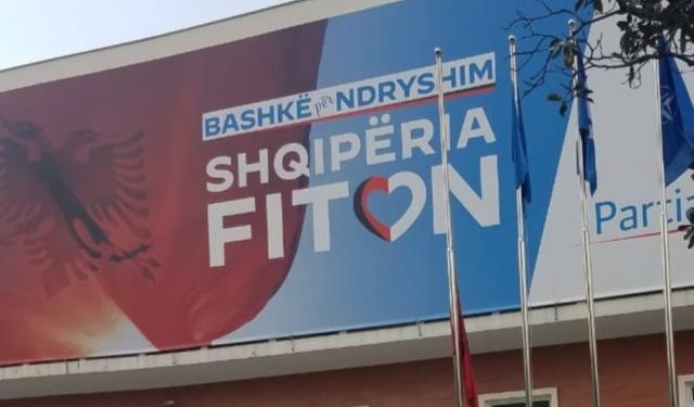 Për nder të Bashkim Finos, PD ul flamurin në gjysmë shtizë