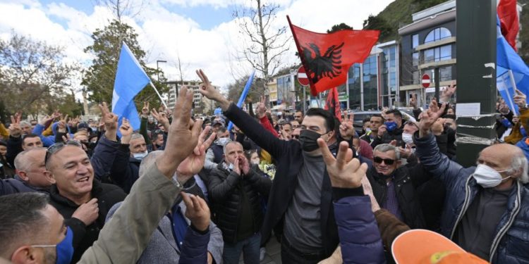 Berisha në ekstazë nga takimi i Bashës në Vlorë: Aromë fitoreje