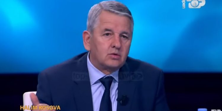 “Me Genc Rulin kam ndenjur deri në 4 të mëngjesit kur i lindi vajza”, Halim Kosova tregon si ia punuan pas krahëve në PD