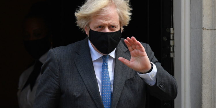 Boris Johnson: Do të vaksinohem me AstraZeneca, është e sigurt