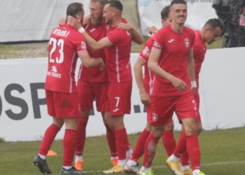 Derbi ngjyroset me të kuqe, flasin trajnerët