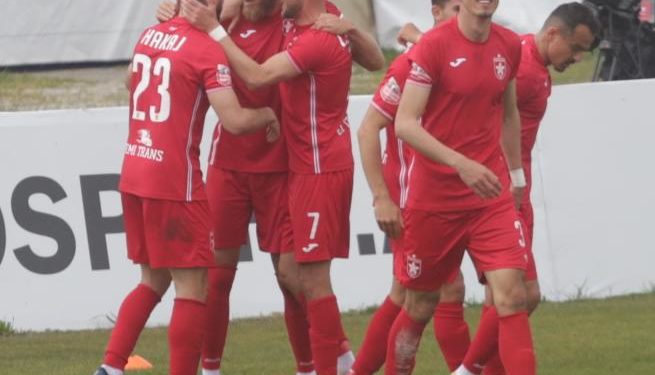 Derbi ngjyroset me të kuqe, flasin trajnerët