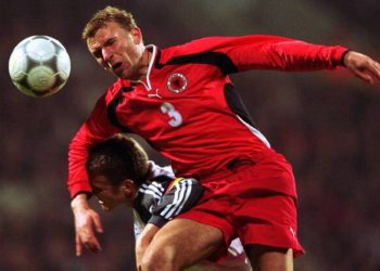 Ish qendërmbrojtësi kuqezi: Jam i kënaqur edhe me një pikë ndaj Anglisë