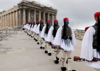 Greqia feston 200 vjetorin e luftës për Pavarësi, parada tradicionale u mbajt në kushte të rrepta për shkak të pandemisë