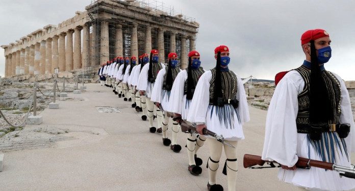 Greqia feston 200 vjetorin e luftës për Pavarësi, parada tradicionale u mbajt në kushte të rrepta për shkak të pandemisë