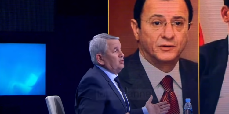 “Ai është njeriu im, po t’i bësh gjë atij zëre se ma ka bërë mua”, si e mbylli Genc Ruli aferën 100 mijë euro me drejtorin e spitalit të Gjirokastrës (VIDEO)