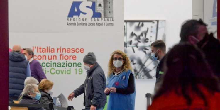 Italia vendos karantinën 5 ditore për udhëtarët e vendeve të BE-së