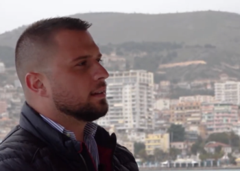 “U riktheva në Sarandë sapo mbarova provimin e fundit në universitet”, kandidati i PD-së tregon përse kërkon votën për deputet (VIDEO)