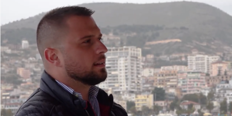 “U riktheva në Sarandë sapo mbarova provimin e fundit në universitet”, kandidati i PD-së tregon përse kërkon votën për deputet (VIDEO)
