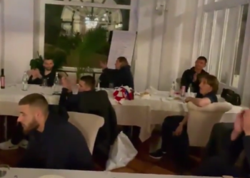 Video, Modriç shpërthen në lot pas surprizës së shokëve