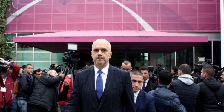 Prangat në familjen Berisha, analisti: Bomba ka shpërthyer edhe në PS