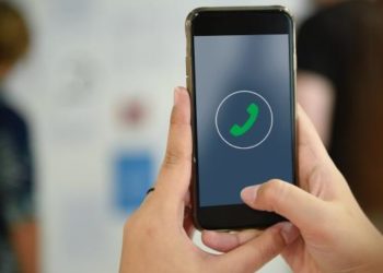 Bisedë për të mos u humbur, dëgjoni çfarë i thotë emigranti vajzës që e telefonoi t’i kërkonte votën për Bashën (VIDEO)