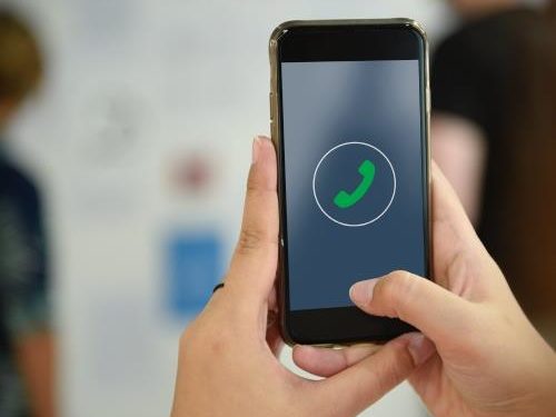 Bisedë për të mos u humbur, dëgjoni çfarë i thotë emigranti vajzës që e telefonoi t’i kërkonte votën për Bashën (VIDEO)