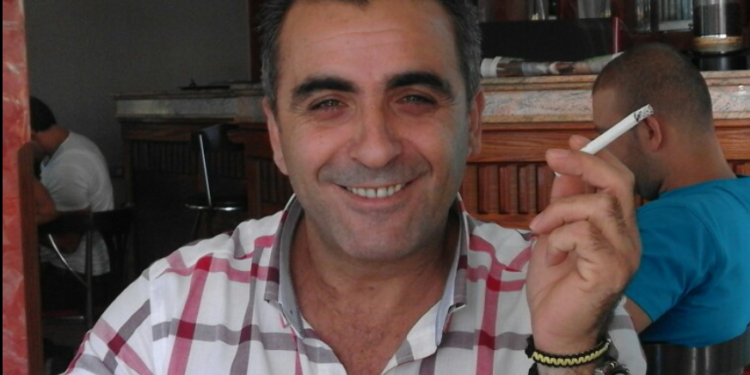 Vasil Konomi, ky është muzikanti nga Dropulli që u gjet i pajetë në garazhdin e banesës së tij