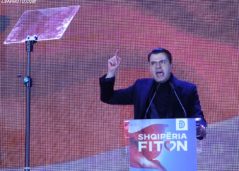 Çfarë nuk u pa nga hapja e fushatës së PD-së (FOTO)