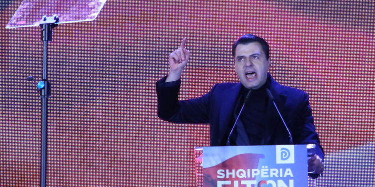 Çfarë nuk u pa nga hapja e fushatës së PD-së (FOTO)