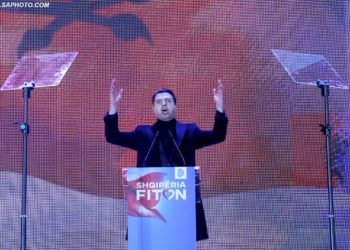 Zbulohet arsyeja/ Pse erdhi Basha një orë me vonesë në miting, priti që të errësohej