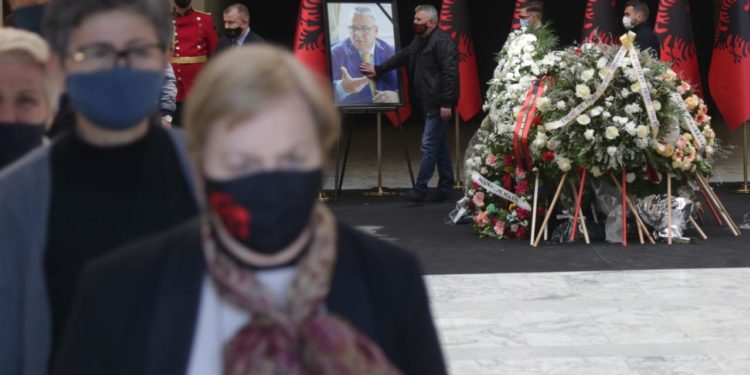 Përcillet për në banesën e fundit Bashkim Fino