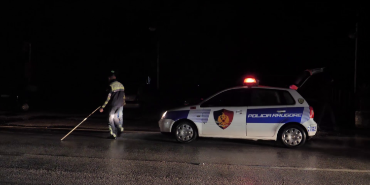 Aksident në Sarandë, ndërron jetë shoferi i mjetit