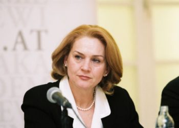 Kandidimi i Çomos dhe Bezdos për deputete/ Arta Dade: Jo çdo specialist në punën që bën mund ta fusësh në parlament, njerëzit duhet të përzgjidhen