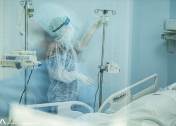 COVID-19, situatë e rëndë në spitale, Franca transferon pacientët