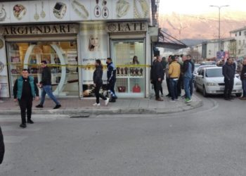 Grabitet një argjendari në Gjirokastër (VIDEO)